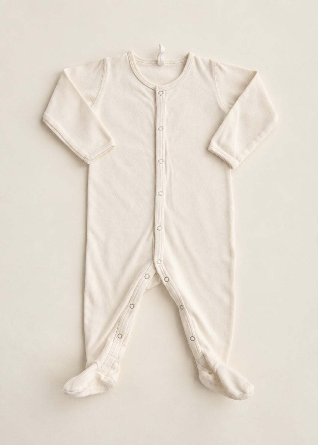 Quincy Mae cream organic cotton footed baby pajama, size 6-12 months