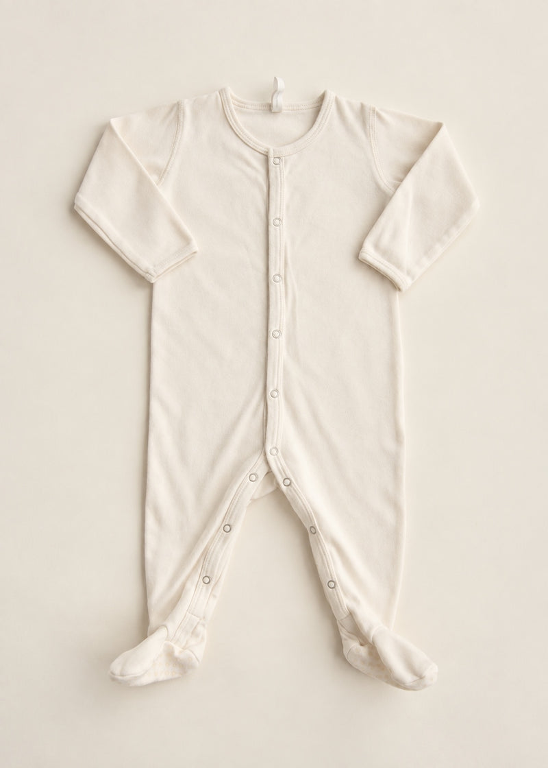 Quincy Mae cream organic cotton footed baby pajama, size 6-12 months