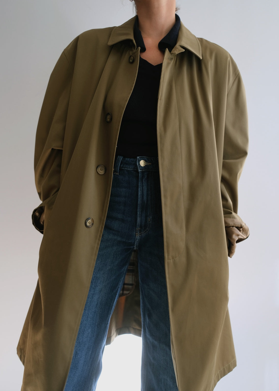 Vintage military green oversized men's raincoat with removable warm lining, front view